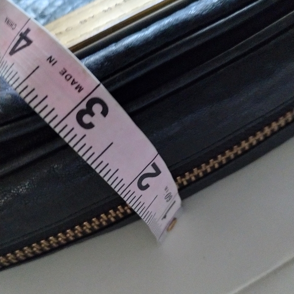 Marc Jacobs Pebbled Leather Crossbody Zip Expand Bag - Picture 10 of 16